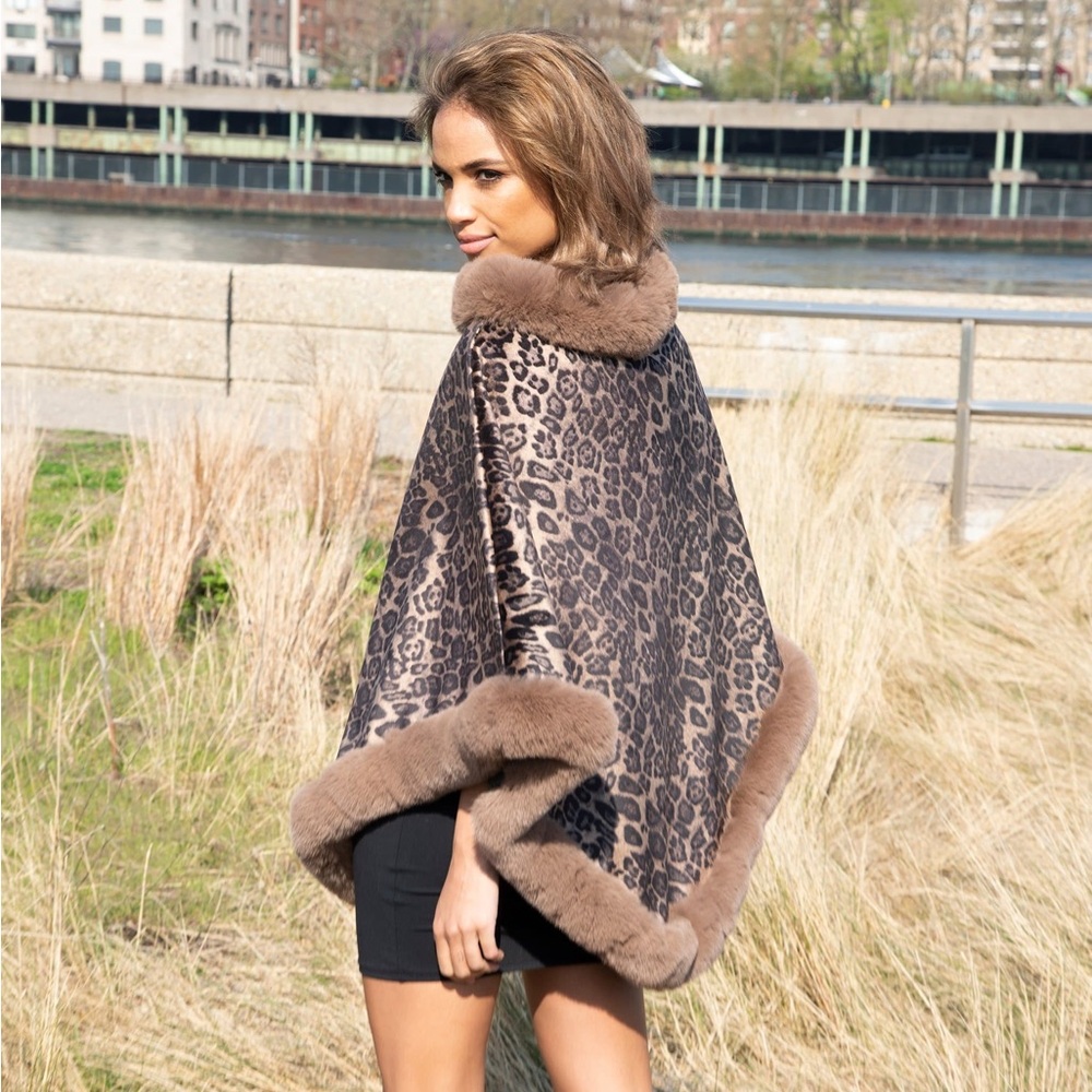 La Fiorentina Leopard Print Poncho with Faux Fur Trim-Brown